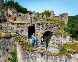 Porzelt_diashow_Mit der Familie die Hardenburg entdecken