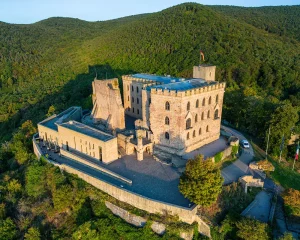 Porzelt_diashow_Sonnenaufgang im Herbst am Hambacher Schloss