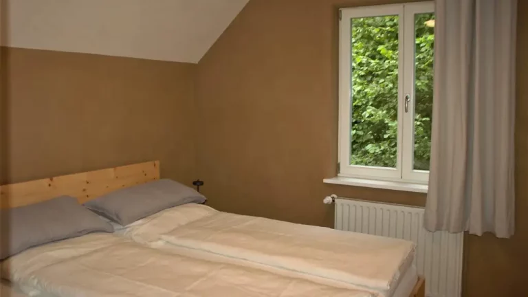 Weingut_Porzelt_Gaestehaus_Bett_w2_10-1