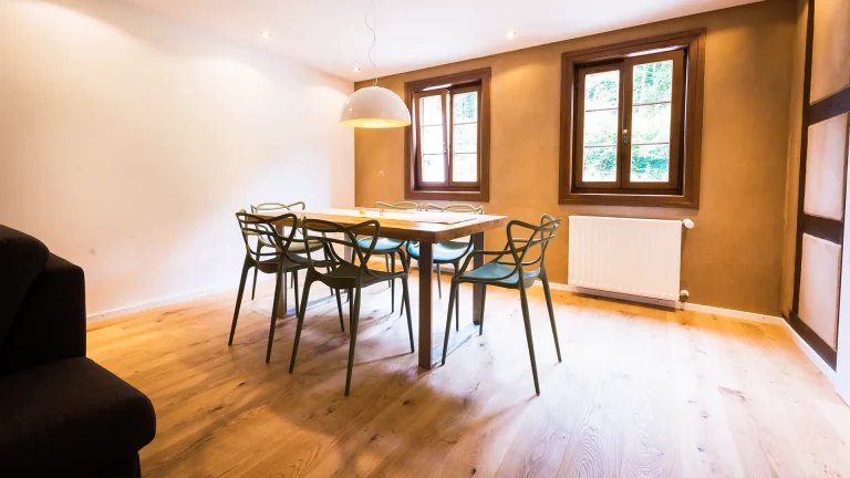 Weingut_Porzelt_Gaestehaus_Essbereich