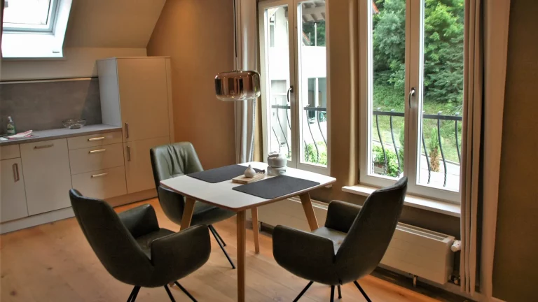 Weingut_Porzelt_Gaestehaus_Essbereich_1