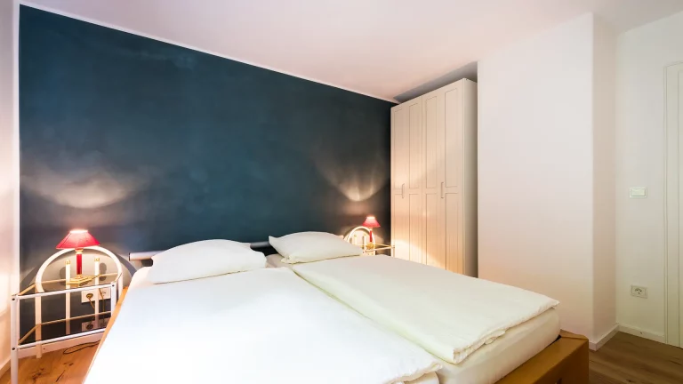 Weingut_Porzelt_Gaestehaus_Schlafzimmer