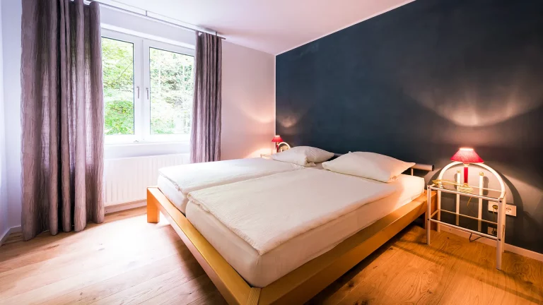 Weingut_Porzelt_Gaestehaus_Schlafzimmer_2