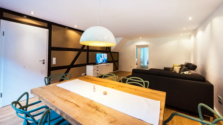 Weingut_Porzelt_Gaestehaus_Wohnzimmer_Essbereich