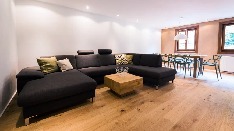 Weingut_Porzelt_Gaestehaus_Wohnzimmer_Essbereich_4